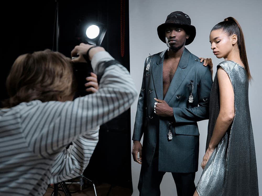 Séance photo en studio avec photographe et modèles